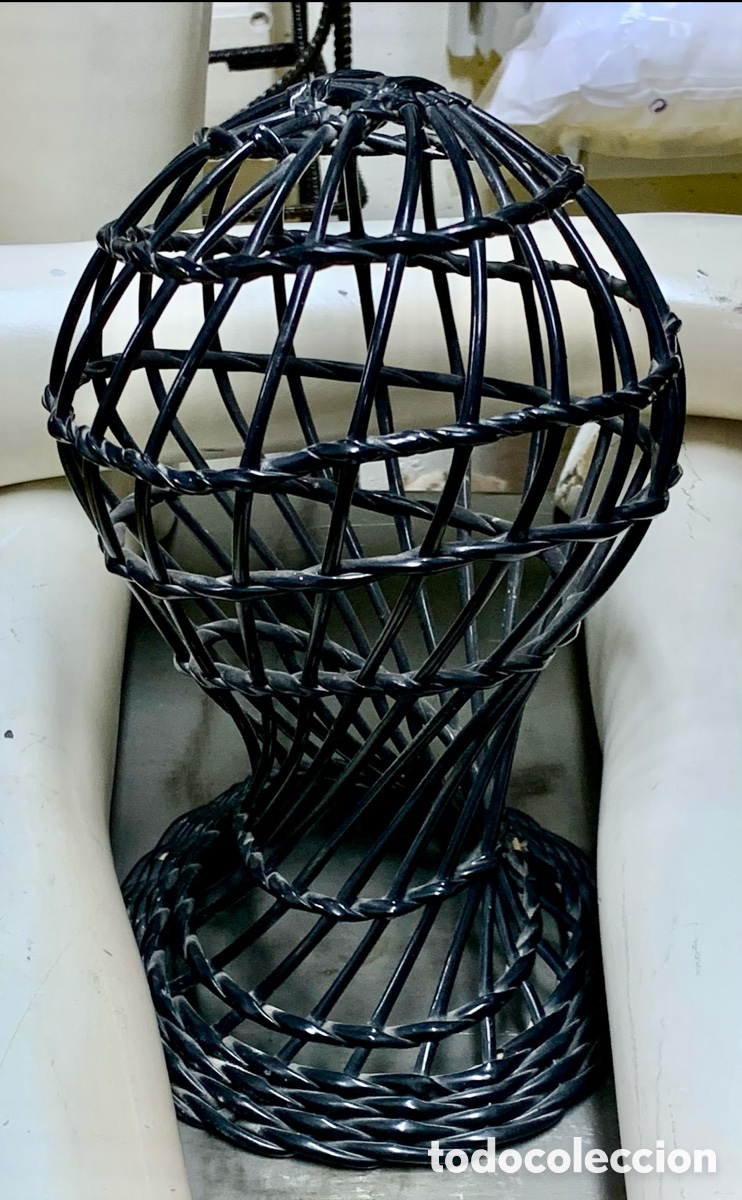 Vintage: Soporte para sombrero. Fibra vegetal. Mimbre. A&ntilde;os 80.
