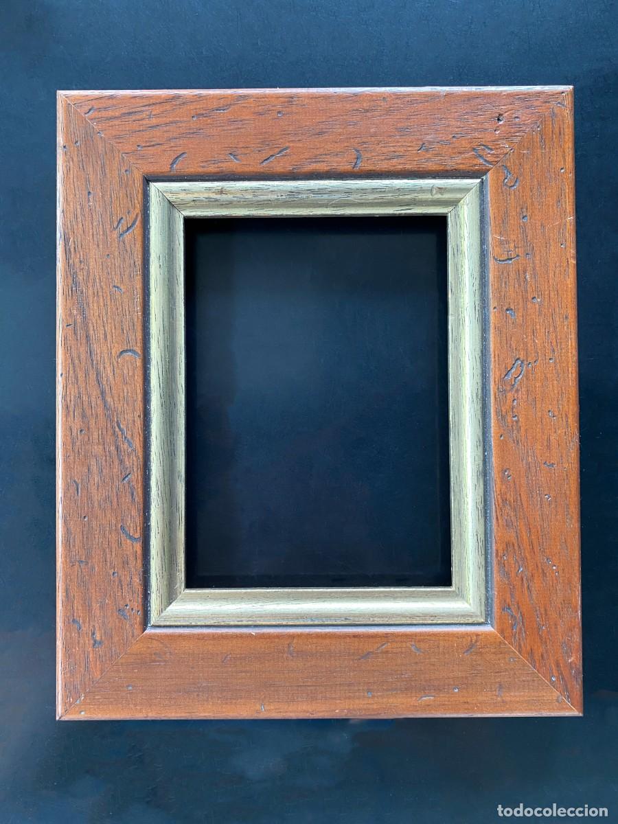 Vintage: Marco de Madera Nogal R&uacute;stico con filo dorado - 29x24 cm