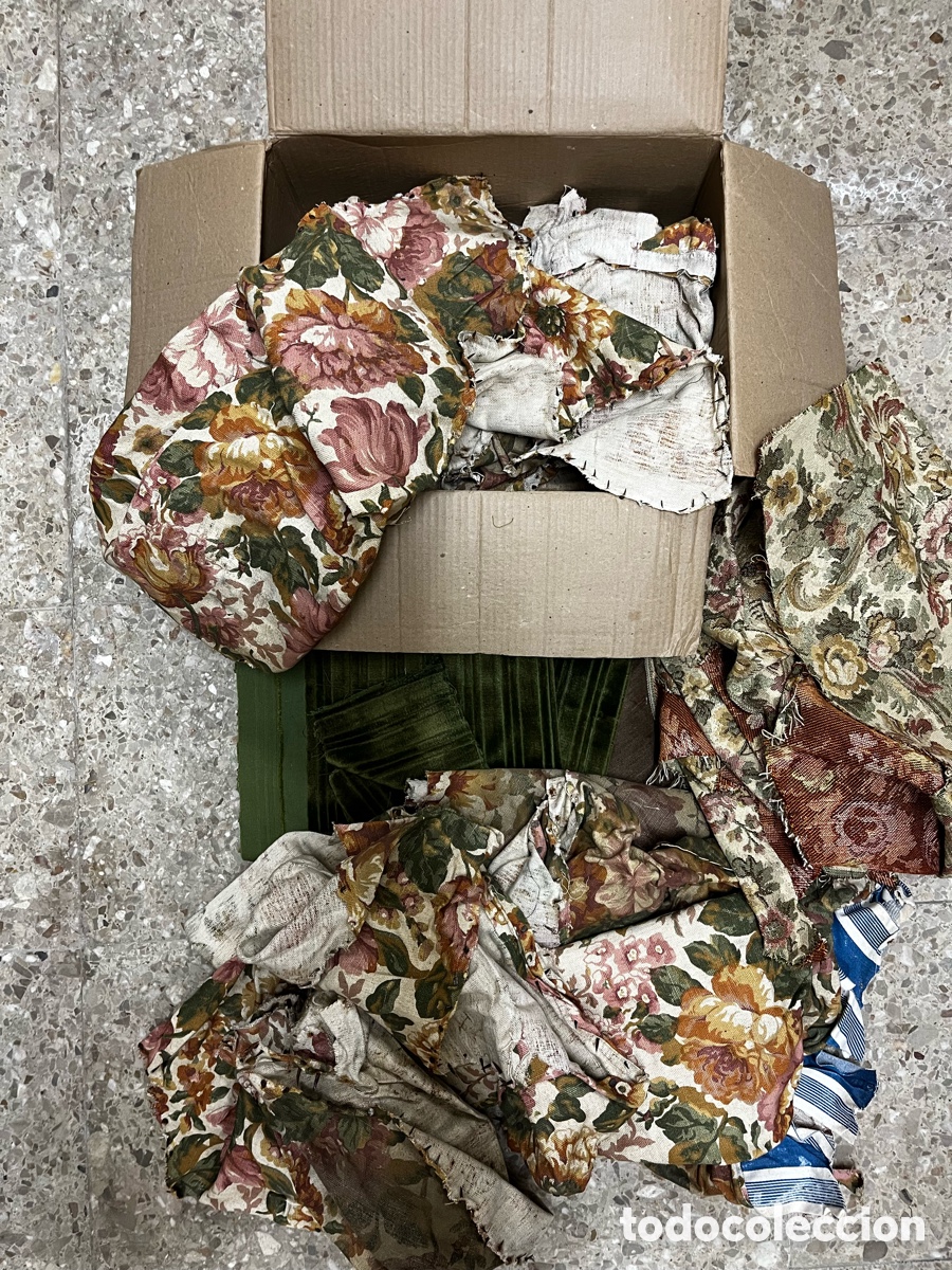 Vintage: Caja de retales y trozos de la tapicer&iacute;a antigua