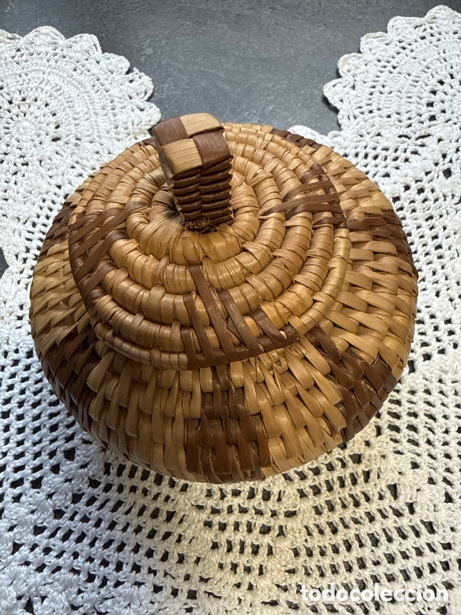 Vintage: Canasta con tapa, tejida a mano