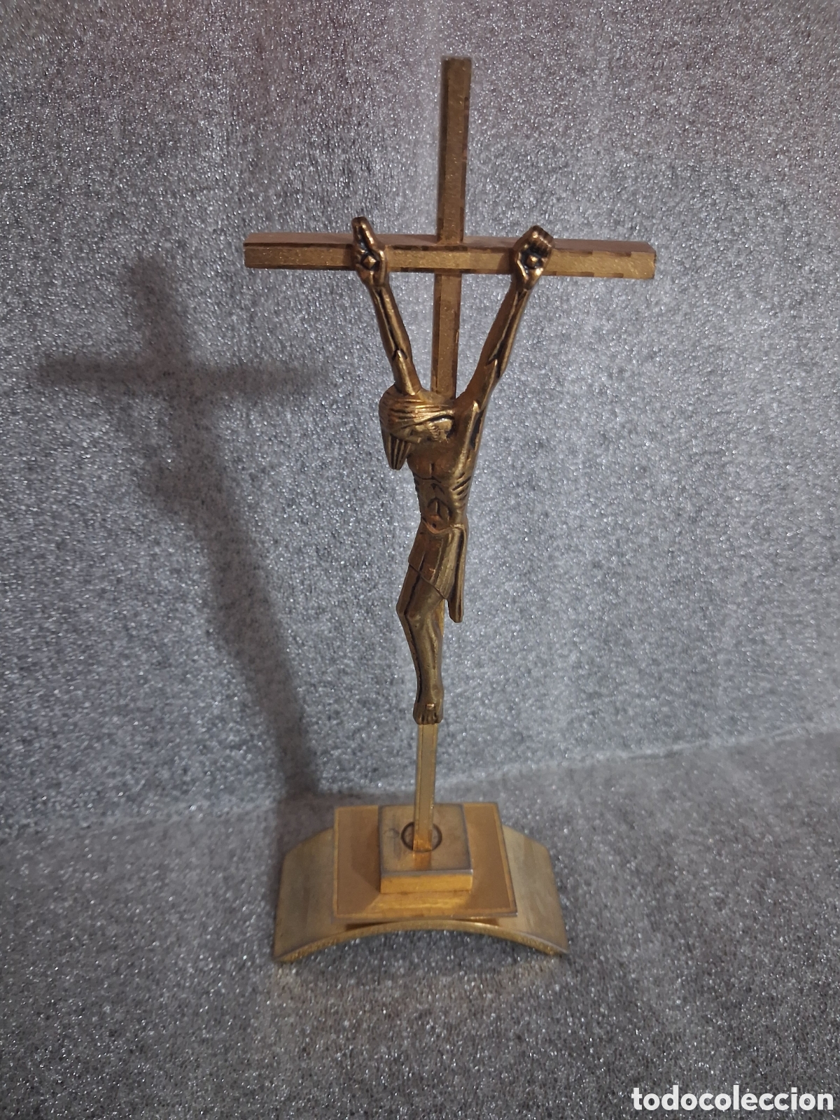 Vintage: Crucifijo de bronce moderno