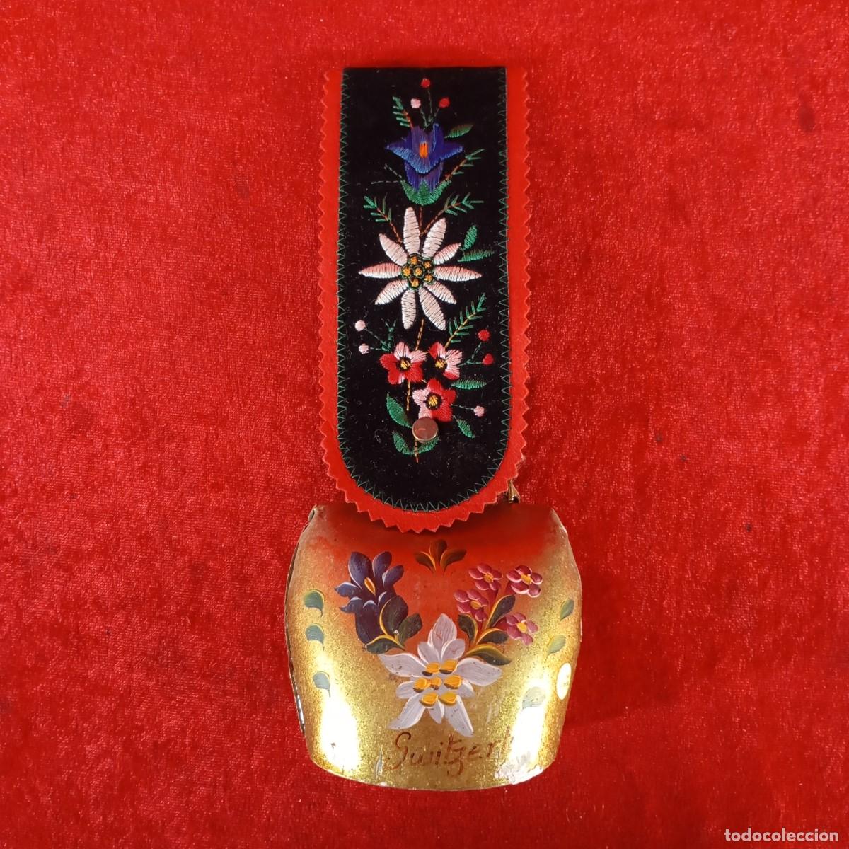Vintage: CENCERRO DECORATIVO VINTAGE - ESTILO SUIZO - METAL DORADO Y PINTADO A MANO - 22 CM LARGO