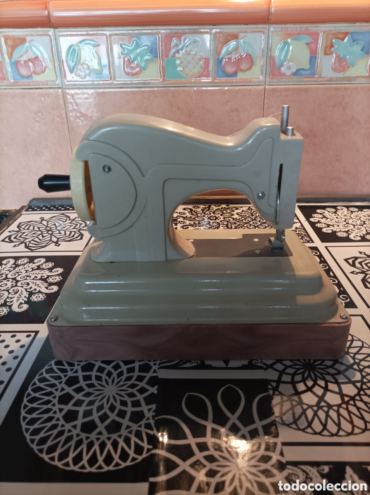 Vintage: Maquina de coser vintage. - Foto 2