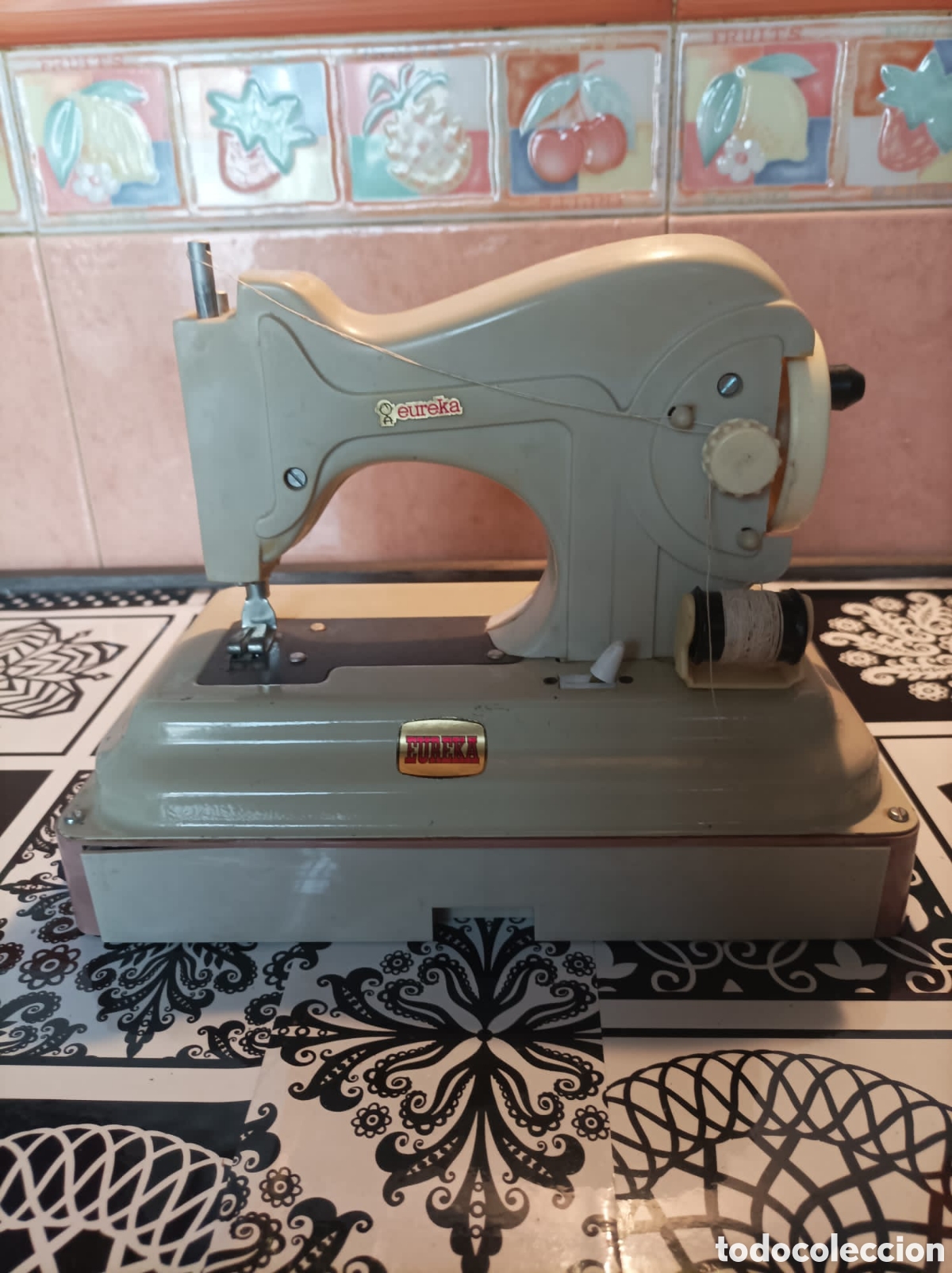 Vintage: Maquina de coser vintage. - Foto 1
