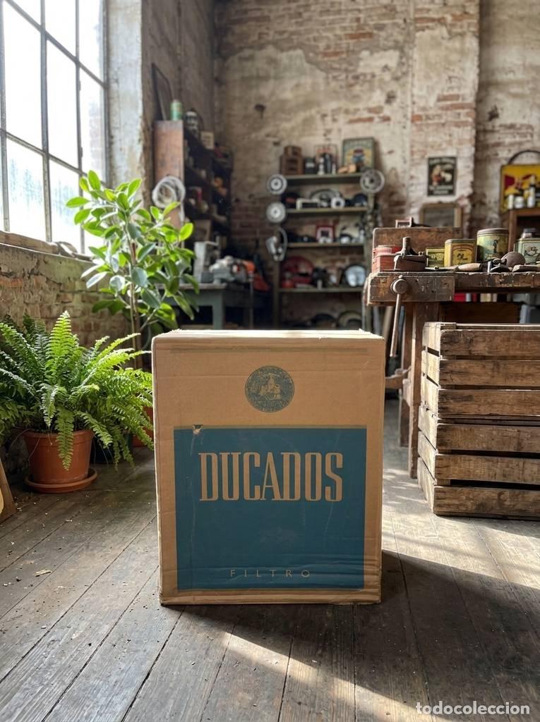 Vintage: CAJA DE CART&Oacute;N DUCADOS