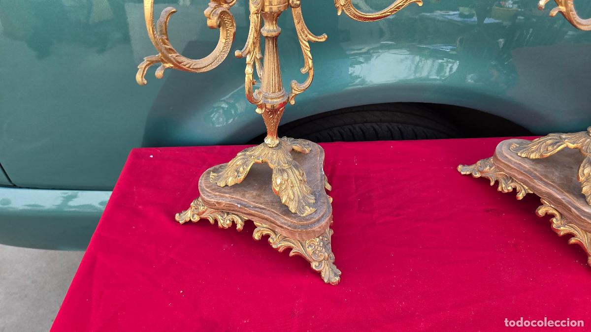 Vintage: 2 candelabros de bronce dorado - Foto 3