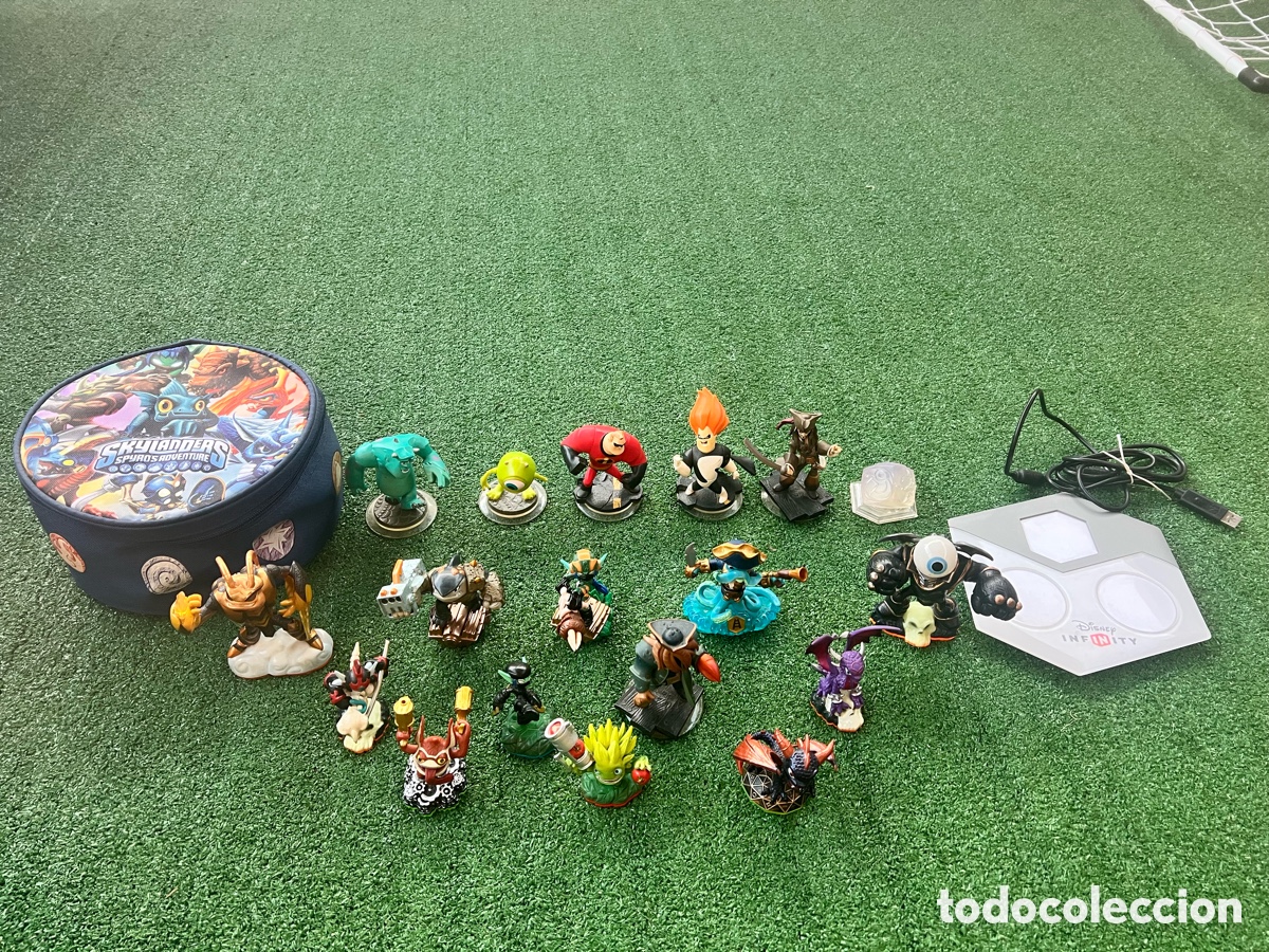 Xbox One de segunda mano: Lote 17 Figuras Disney Infinity y Skylanders + Portal + Cristal + Bolso Malet&iacute;n